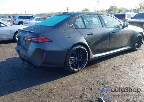 2025 BMW M5 из США, поврежденный, VIN WBS83FK02SCU36580